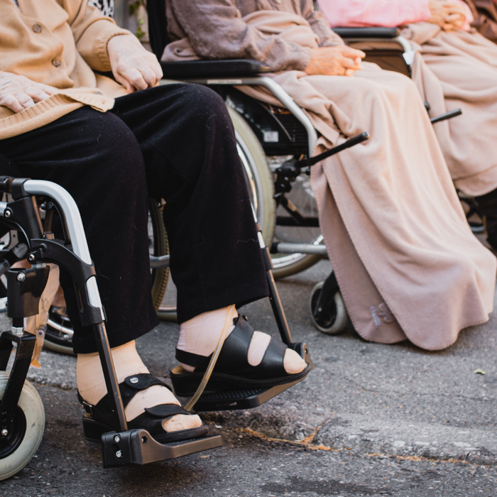 Elegir la Silla de Ruedas Adecuada para Adultos Mayores: Factores Clave a Considerar